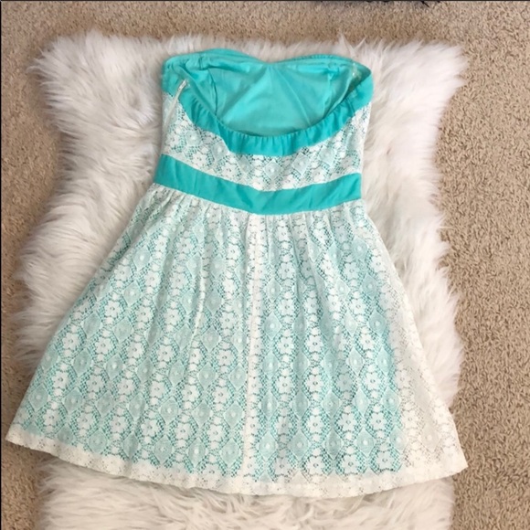 Strapless Lace Dress - Picture 5 of 8